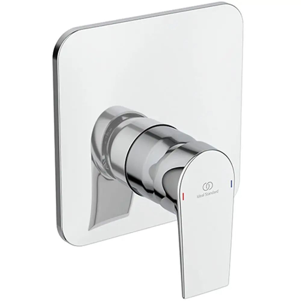 Wandmontierte Armatur in Chromfarbe von Ideal Standard, mit runder Bedienungseinheit und farbigen Markierungen für heiße und kalte Wasserströme.